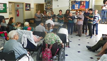 Idosos do Recanto S�o Vicente de Paulo recebem Canto em qualquer Canto - 
