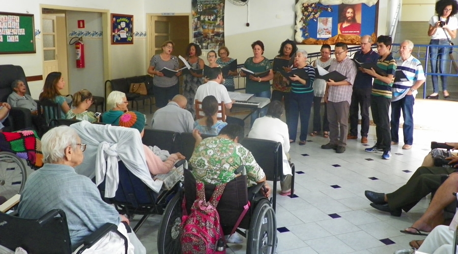 Idosos do Recanto S�o Vicente de Paulo recebem Canto em qualquer Canto 